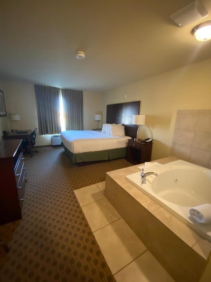 Cobblestone Hotel & Suites - Broken Bow 外观 照片