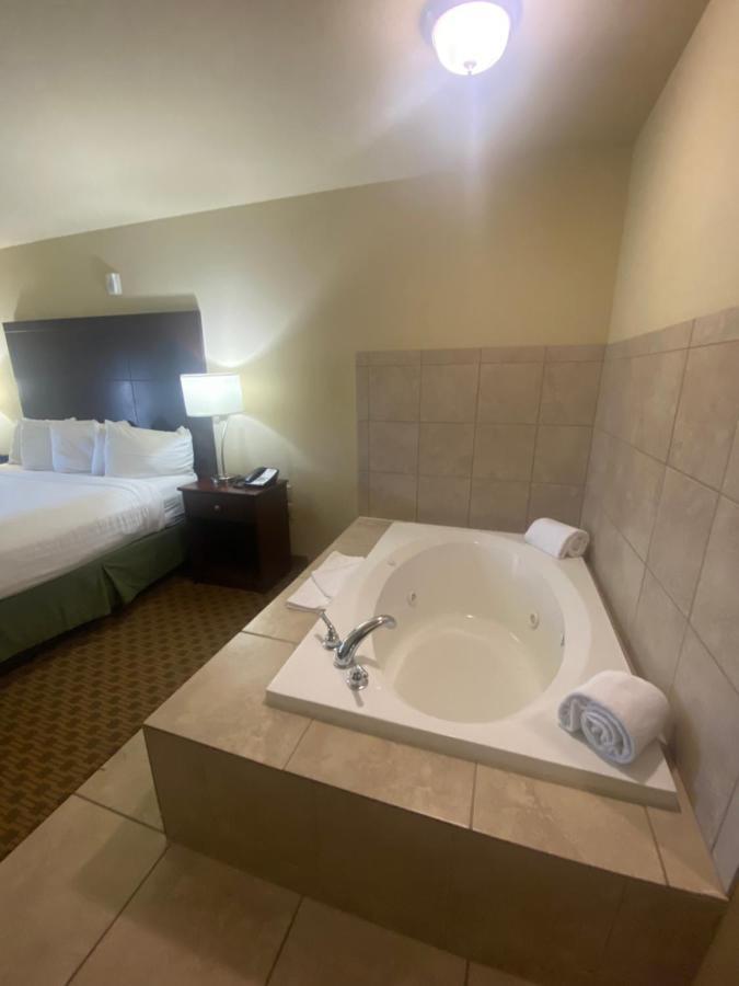 Cobblestone Hotel & Suites - Broken Bow 外观 照片
