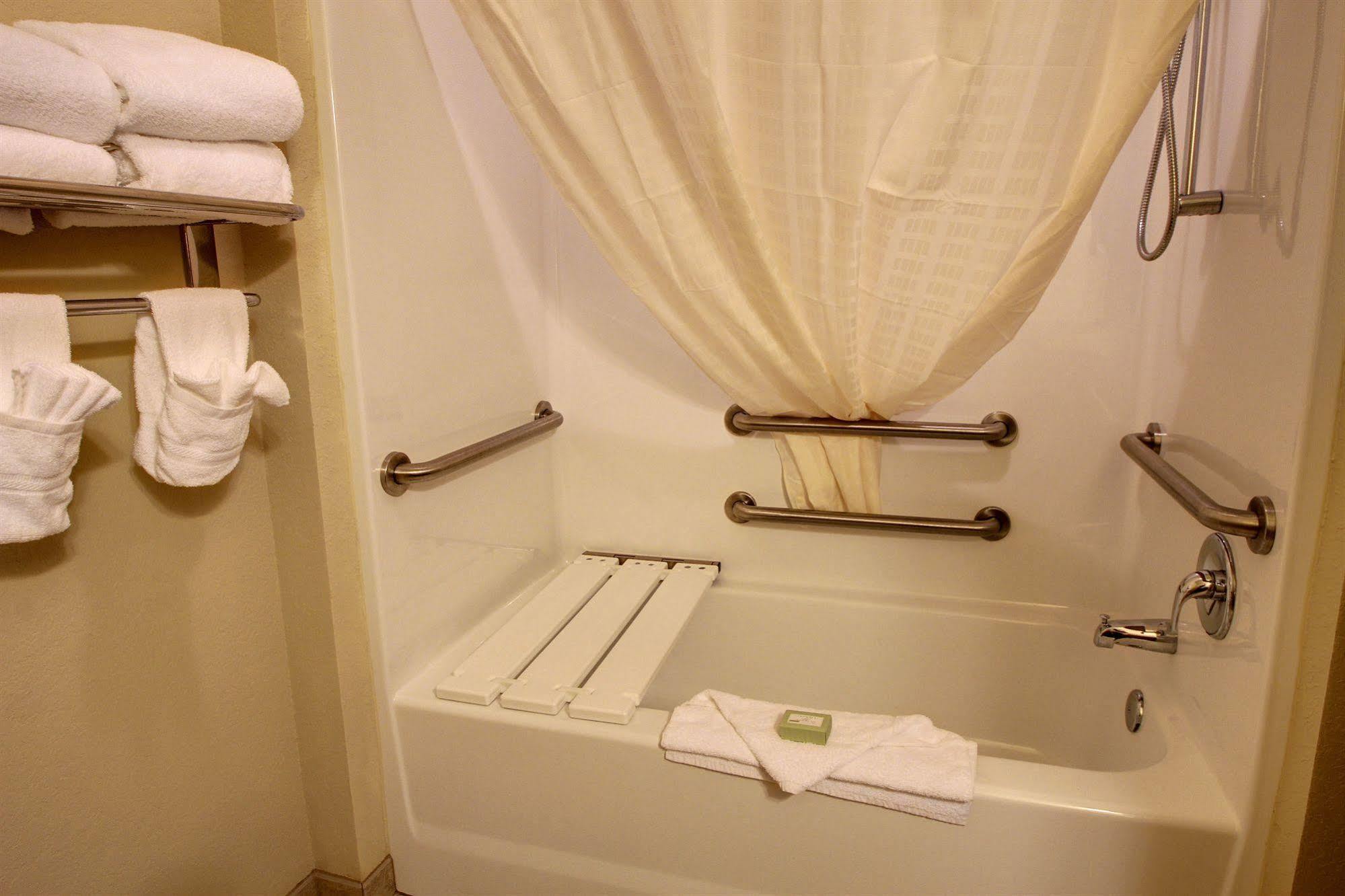 Cobblestone Hotel & Suites - Broken Bow 外观 照片